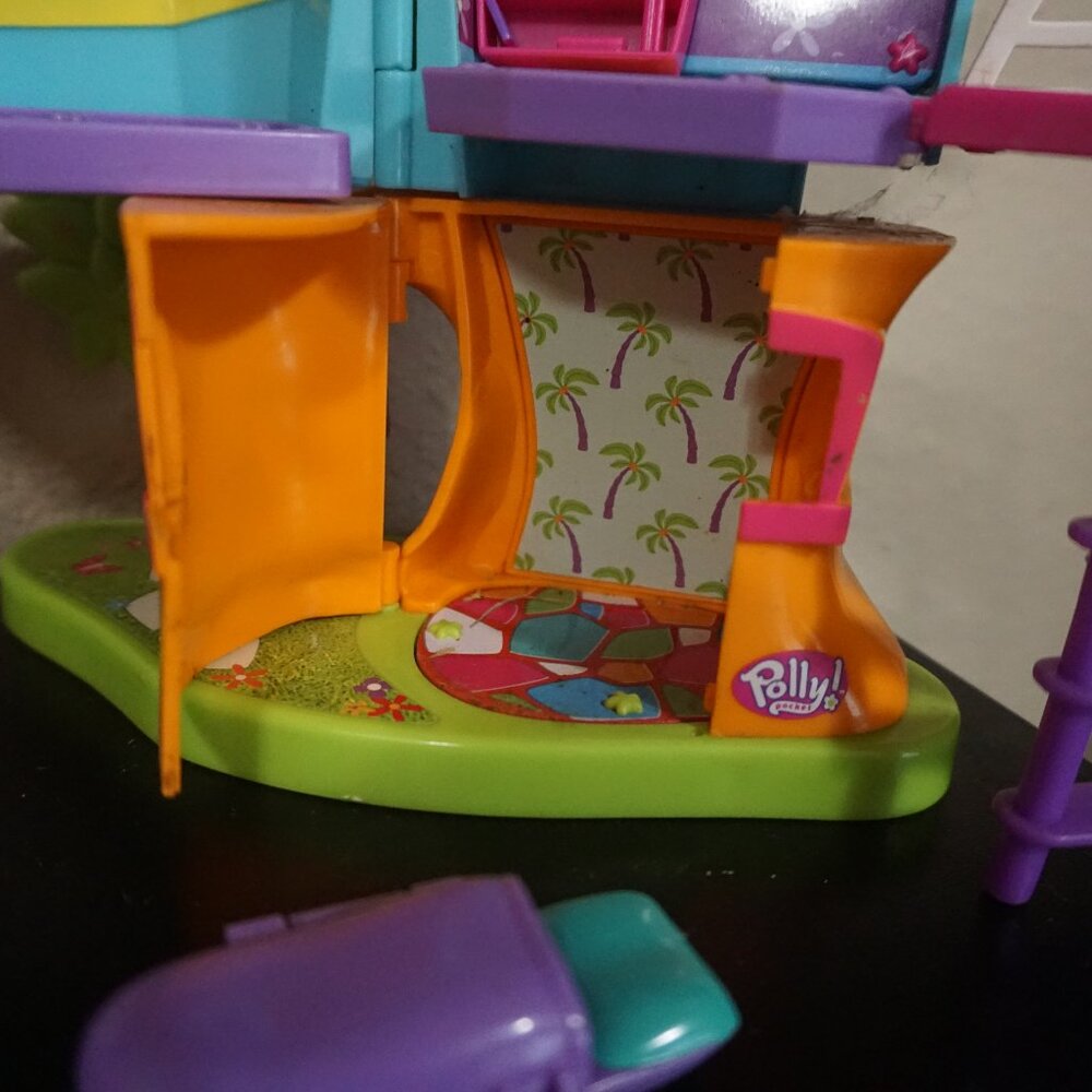 Mattel Polly Pocket Pollyvilla Magnetic Treehouse & Game room Garage - Picture 7 of 11